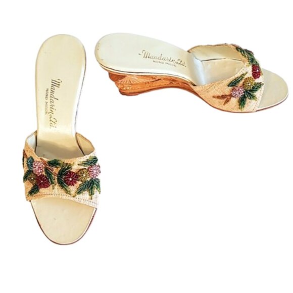 1960s Vintage Never Worn Wooden Carved Tropical Wedge Shoes Sandals With Beads 7 - Picture 3 of 9